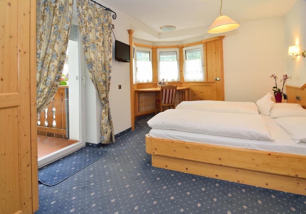 Hotel Silvana Sëlva di Val Gardena Værelse billede